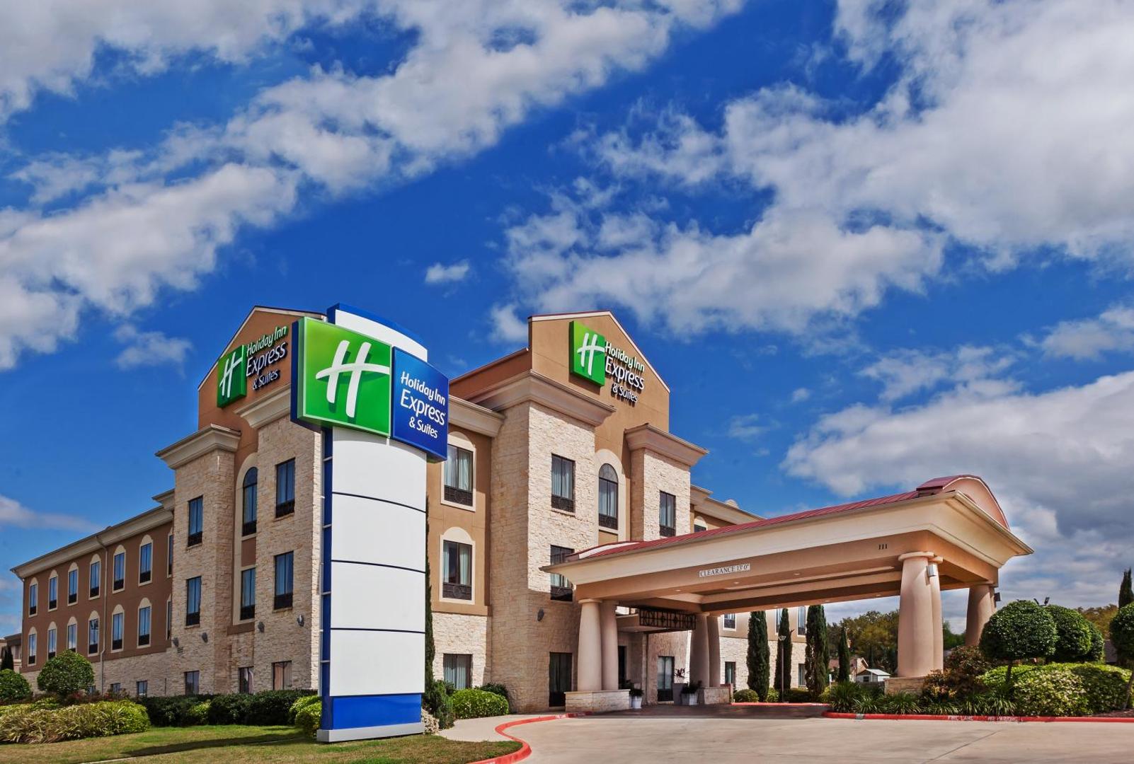 Holiday Inn Express & Suites Victoria, an IHG Hotel